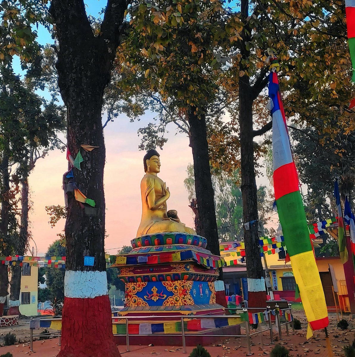 चित्त शुद्ध होस् मेरो बोली बुद्ध होस्: Sunday Morning & Statue of Buddha at Bharatpur, Chitwan. 

Pic. Sunil Yadav