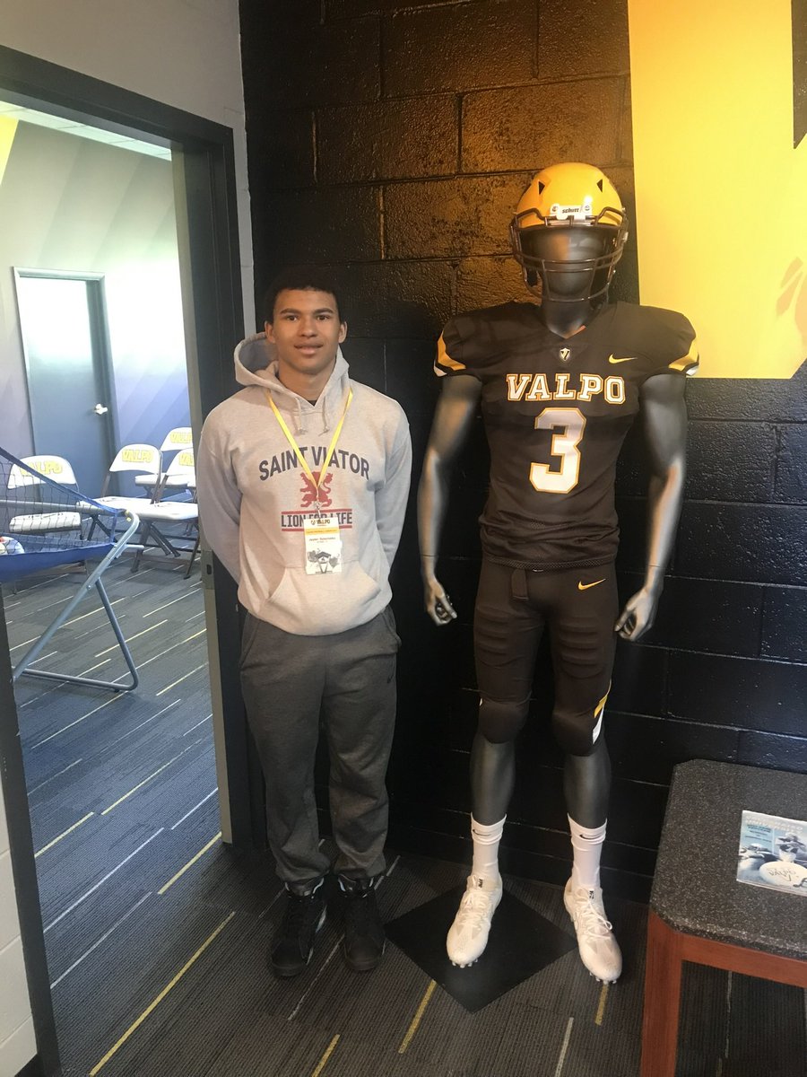 Thank you @valpoufootball for having my out for the junior day and hope to be back soon @EDGYTIM @SVFootballCoach @PrepRedzone @OJW_Scouting