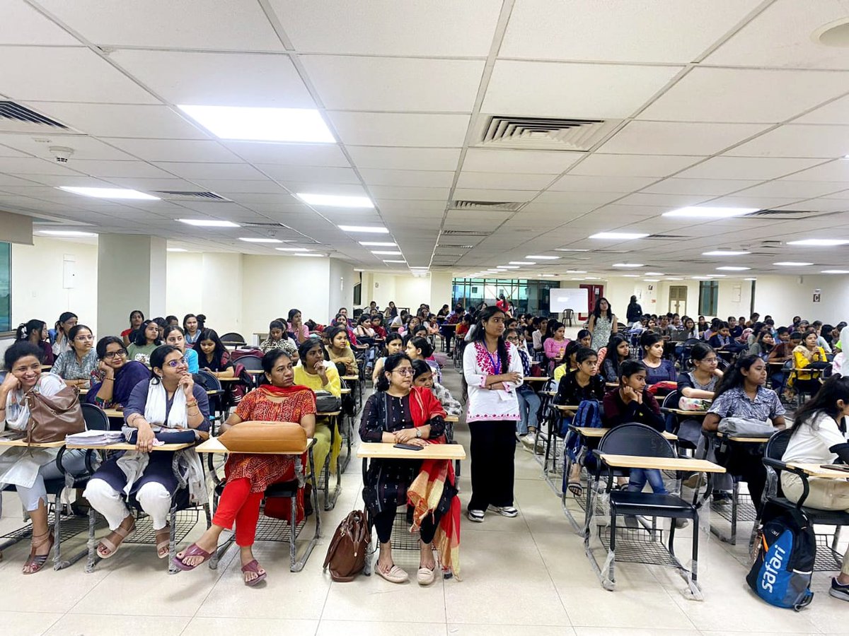 On April 13th, NMO collaborated with YUVA (NC WEB) to champion women's health and awareness at Deen Dayal Upadhyay College, New Delhi. 400+ students participated, actively seeking knowledge and sparking meaningful discussions. A successful step towards enhancing health awareness.