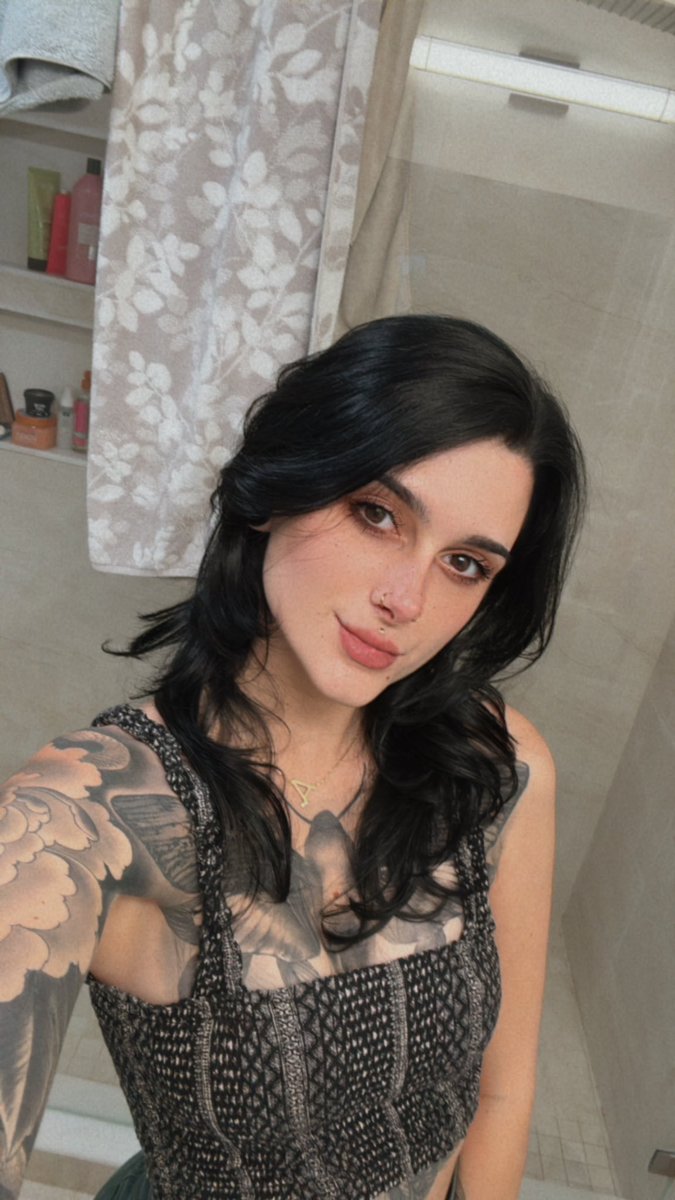 Anainkd's tweet photo. Latest selfies, I’m 26 now https://t.co/Hrui85uK3i