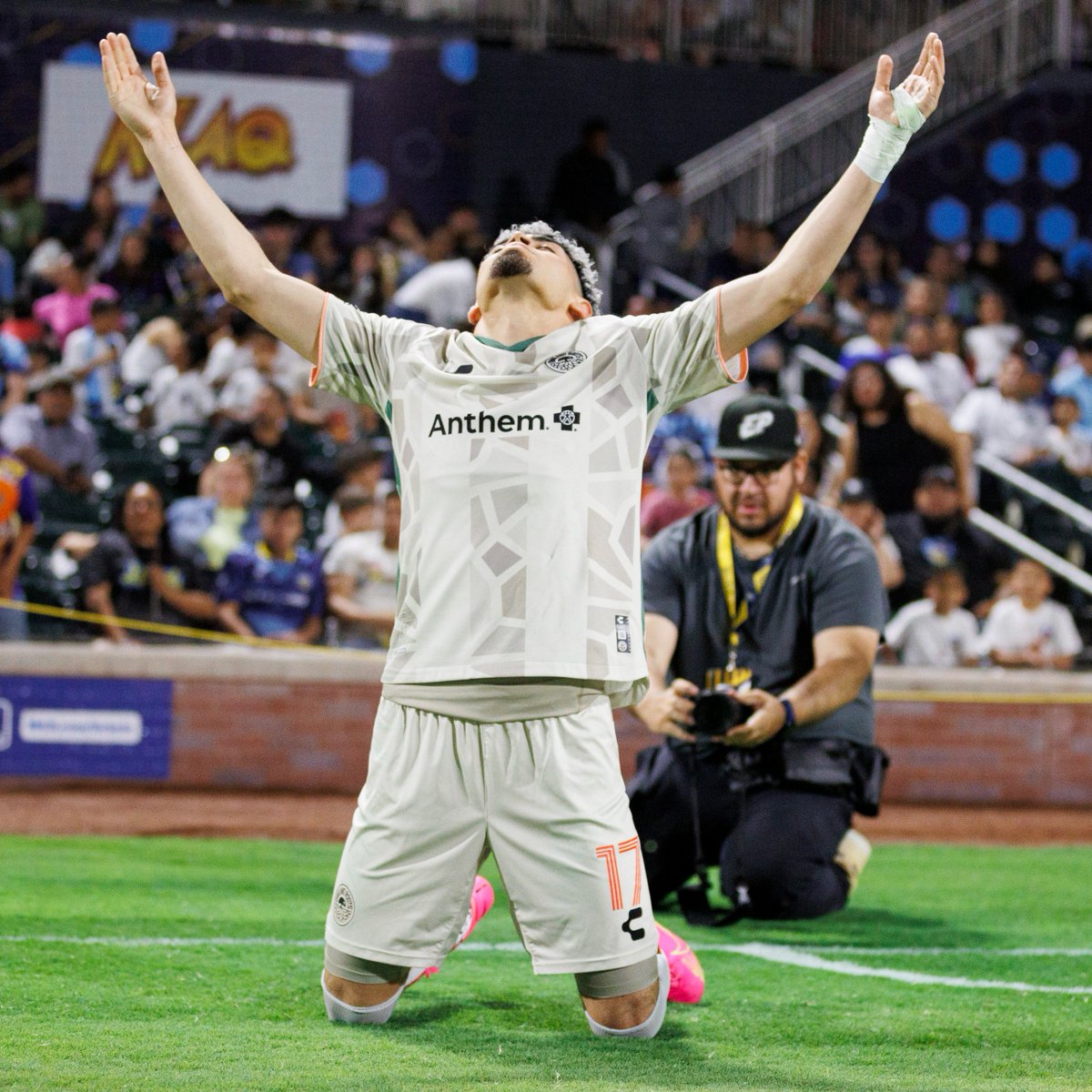 Johnny Rodriguez for Oakland tonight: 2⃣ shots 💥 2⃣ on target 🎯 2⃣ goals ⚽️ 8⃣0⃣% pass accuracy 👟 What a performance!