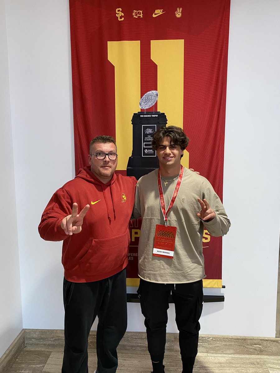 Thank you @uscfb I enjoyed the time I had with you all today! #FightOn ✌🏽 @LincolnRiley @dantonlynn @Coach_Entz
