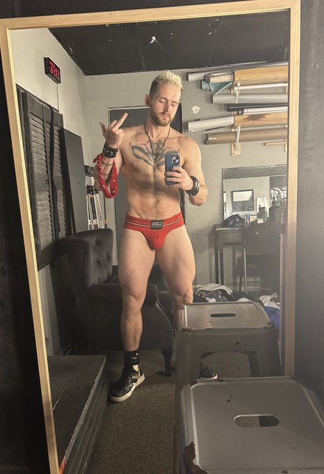 Watch Deco's leaked NSFW photo on TwXstars