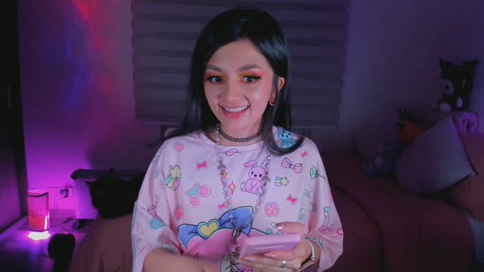✨Sarahmodel✨ PETITE is live now! https://t.co/ZUR2p1KUpR https://t.co/Sm33KgsCOZ