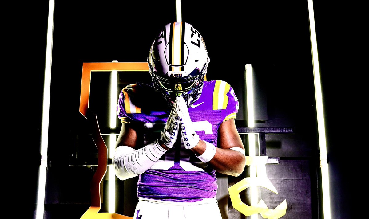 Had a great visit today @LSUfootball for the spring game. Great Atmosphere. Got to watch the Offensive Line go to work! @coachbraddavis is a great Coach who keep it 💯 every time we together. Can’t wait to get back! #DecisionsDecisions @_donovantate @KananRay @adamgorney