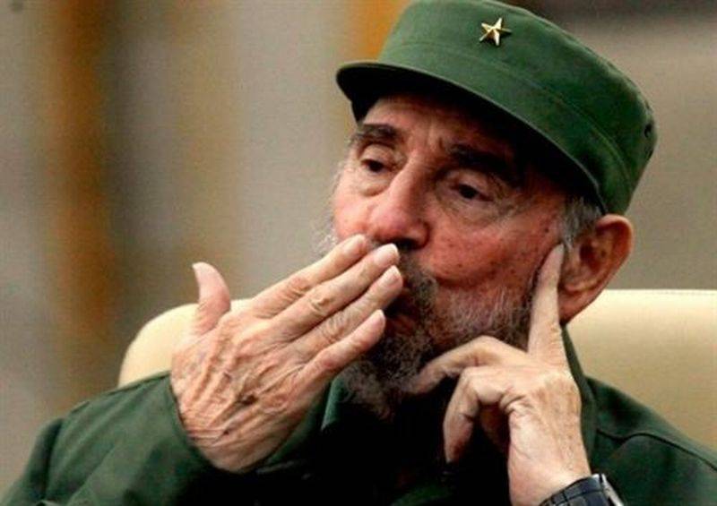 Rebelde34836's tweet photo. Este beso yo lo considero como rompedor de esquemas 😉🇨🇺👌 https://t.co/dAk88SBpHk