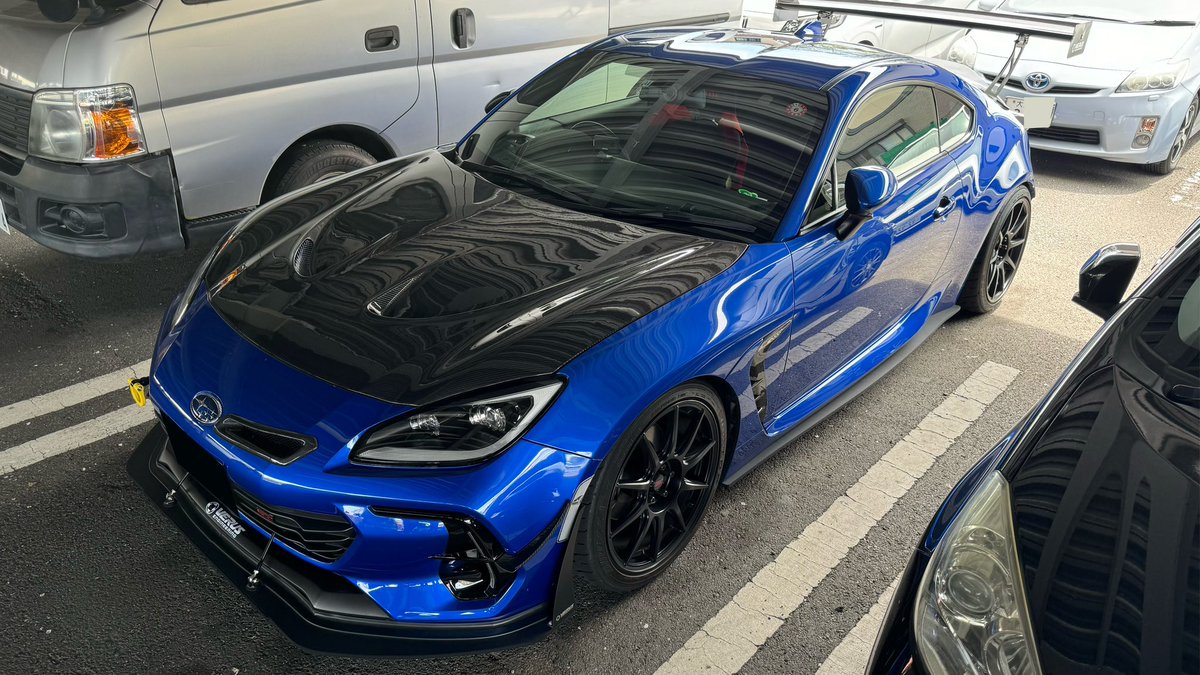 昨日はすでに匠プロジェクト カーボンボンネットGRB86/BRZ用を 装着し