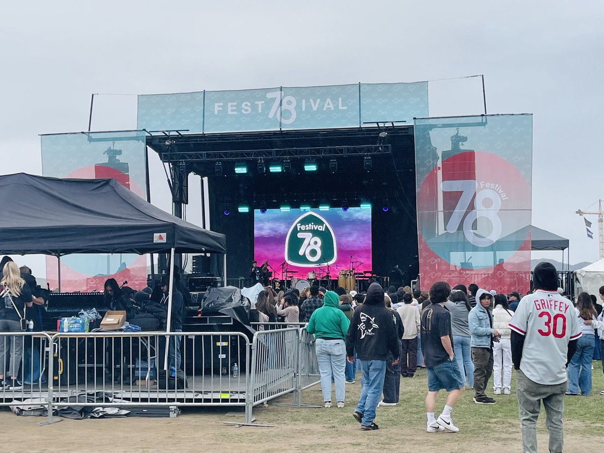 vpsadiaz's tweet photo. The energy at today’s Festival 78 was contagious! We had over 5,000 students attend and enjoy great music, food, cotton candy, arts and crafts and more. Big shout out to @ASI_CSUSM for hosting such a successful event for our students. https://t.co/3IAON5owPy