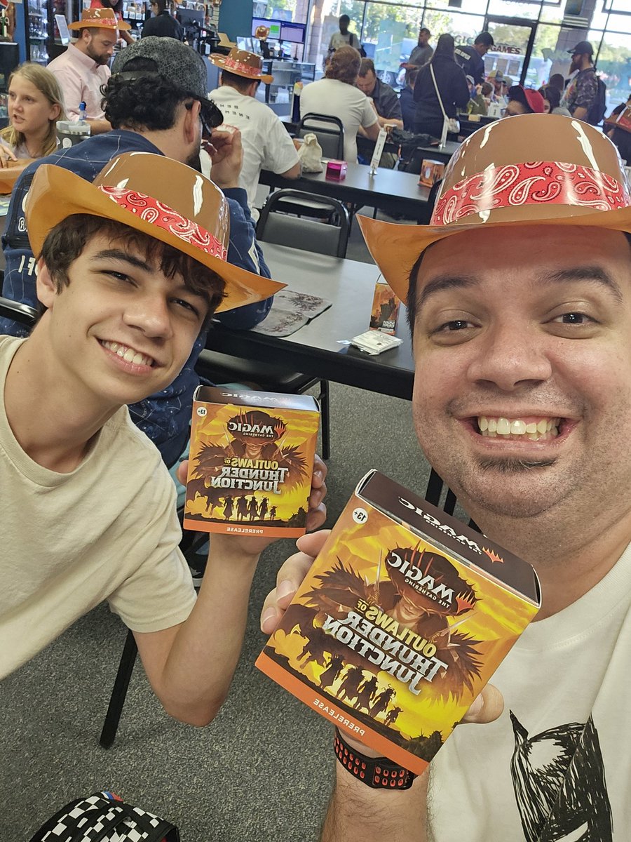 Agentxk's tweet photo. Played in a #MTGThunder tourney this weekend. First competitive games I've played since I was about 12. Went 3-1, my son went 1-3. Great times were had. https://t.co/IoHSnyI8BN