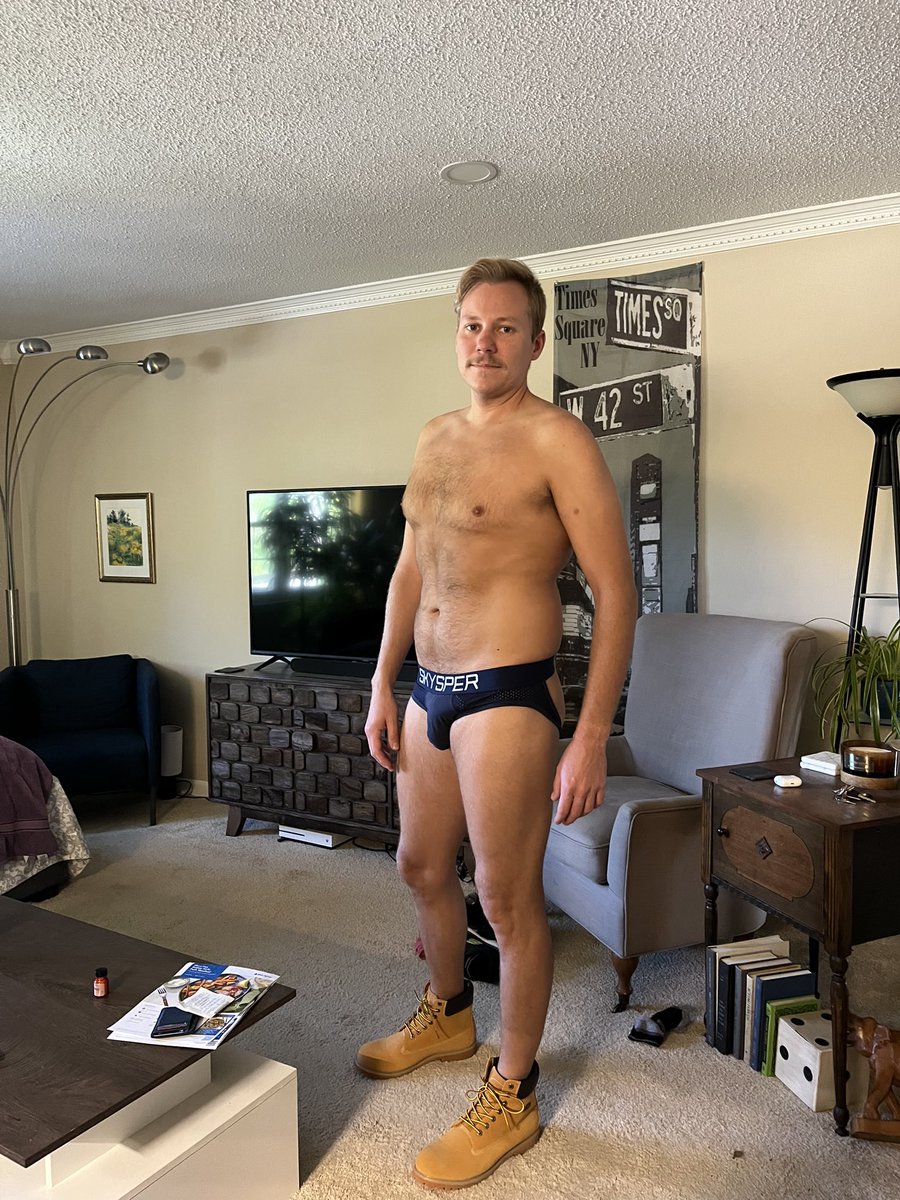 Handyeyecandy69's tweet photo. Boots on. Ready to get dirty https://t.co/YA8KHD36XG