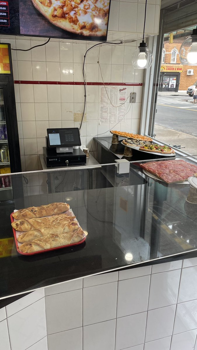 DUE FRATELLI in Jamaica NY is now using the best POS system @SkyTabPOS by @Shift4. Good Pizza with the Good processing system