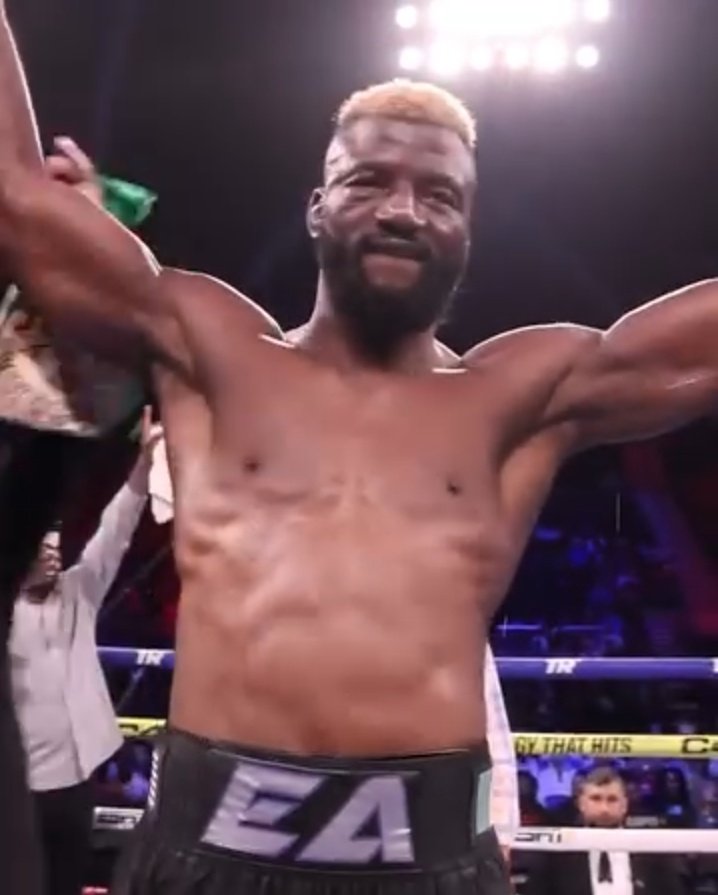 ANDSTILL Nigeria's Efe Ajagba BEATS Guido Vianello by splits decision of the judges (94-96, 96-94, 96-94) after 10-rounds of action to retain his WBC Silver Heavyweight title at Corpus Christi,Texas. . #AjagbaVianello #Boxeo #boxingnews #BoxingVideos #AndersonMerhy #AndStill