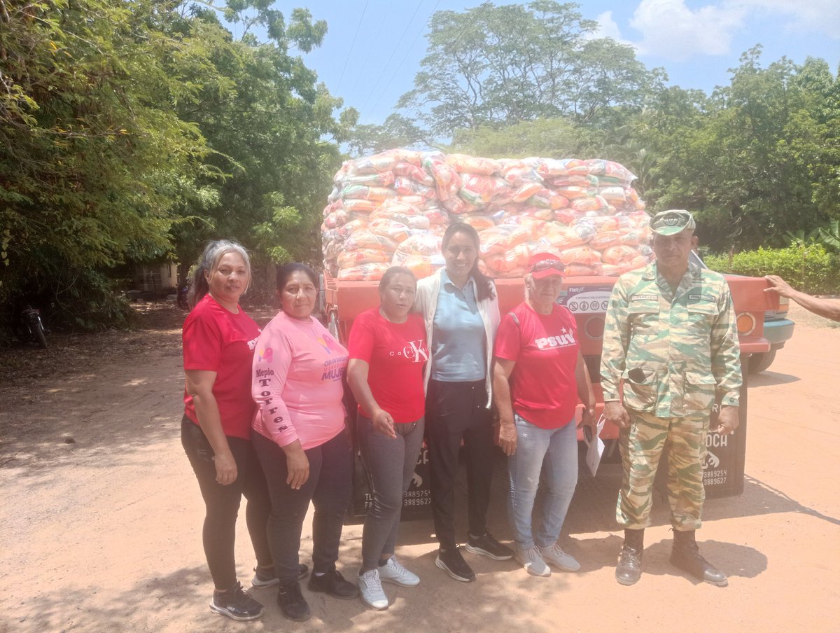 13Abr | 🇻🇪 📢¡ ETIQUETA DEL DÍA! ▶️
#Todo11TieneSu13
¡Más nunca volverán!
Gracias a las políticas de  nuestro presidente obrero Nicolás Maduro, al  gobernador  Adolfo Pereira y al ministro leal Telleria, la comuna Juan Jacinto Lara es atendida con los mercados clap.