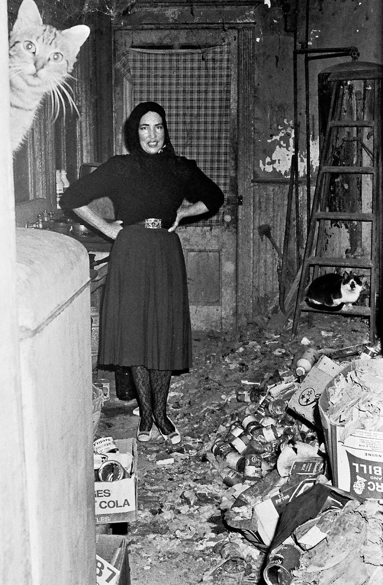 That blue kitchen, before the clean-up .... 😬  #TCMParty #GreyGardens