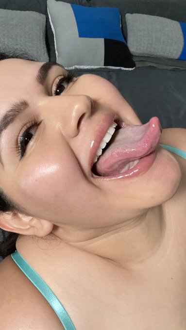 Cum on my tongue https://t.co/TuyErCOaNM https://t.co/UoBPAW3cih<a href="/tag/mvsales"class="tags"><span>#mvsales</span></a>