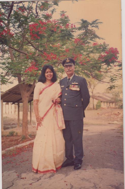 My elder sister and my Jejju, when he was posted at the Agra air base, long time back!😊
