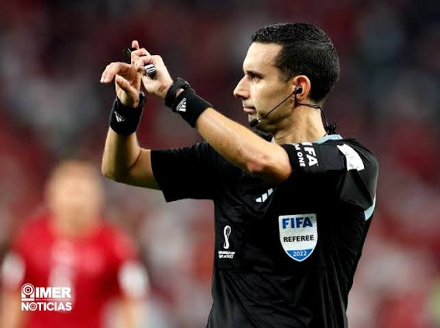 AlejandroFunk22's tweet photo. Gran interpretación del
Árbitro César Ramos sobre las consideraciones  de Mano de no marcar como penal la acción de Brunetta 👏👏 https://t.co/5wklETMQCz