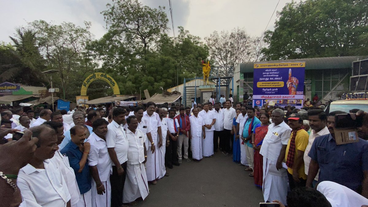 பாபாசாகேப் அண்ணல் #அம்பேத்கர் அவர்களின் பிறந்த நாளில், விருத்தாசலம் - பாலக்கரையில் உள்ள அண்ணல் அவர்களின் சிலைக்கு கடலூர் (மே) மாவட்டக் கழகத்தின் சார்பாக மாலை அணிவித்து 'சமத்துவ நாள்' உறுதிமொழி எடுத்துக்கொண்டோம்.