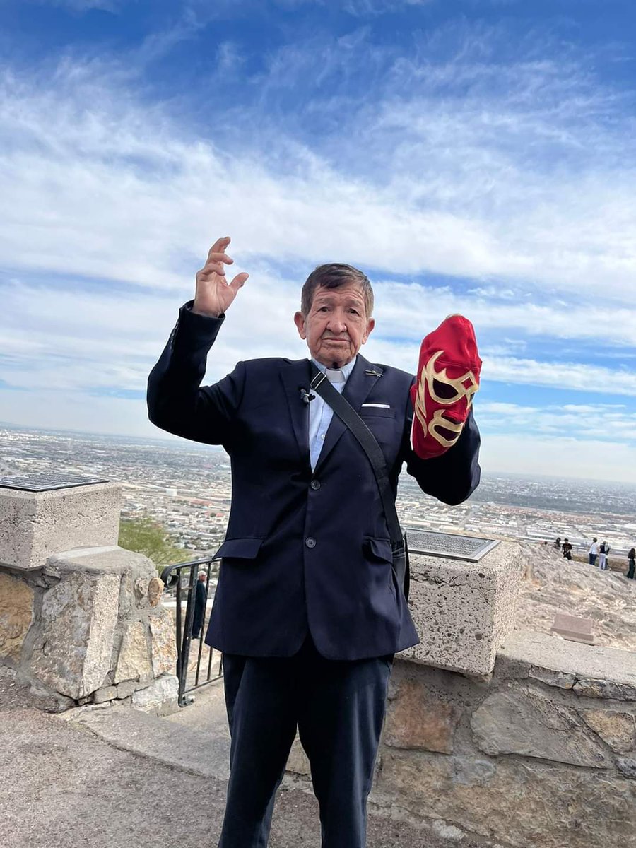 sesuscraiz's tweet photo. Para los seguidores de la #LuchaLibre, en particular de #FrayTormenta, les cuento que Fray se está recuperando de una amenaza de embolia y mañana habrá venta de sus productos en la 🕍 de San Pedro en #Chiconcuac https://t.co/Y5MBpkK7hc