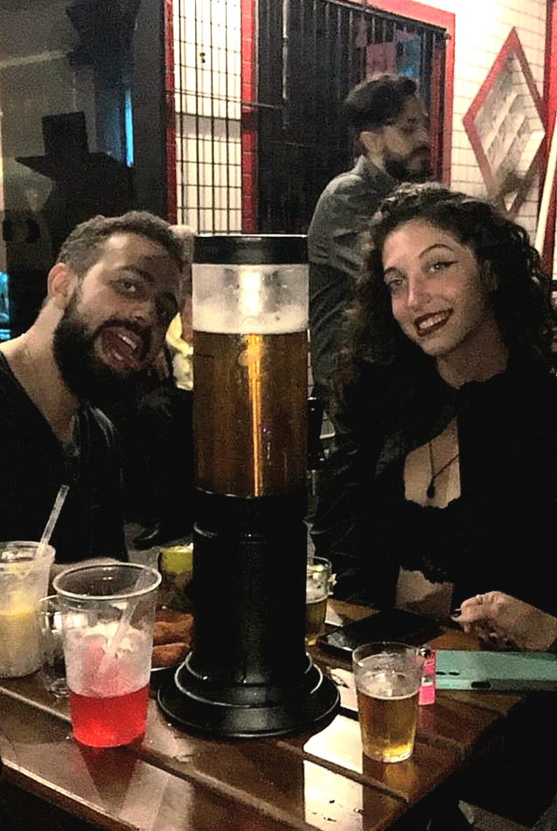 thesomora's tweet photo. É só um postzinho de apreciação à minha camaradinha, amigos, casal de bi comunista é o melhor tipo de casal que tem e o resto que se foda. Eu amo essa mulher. https://t.co/VKtTmIhUTO