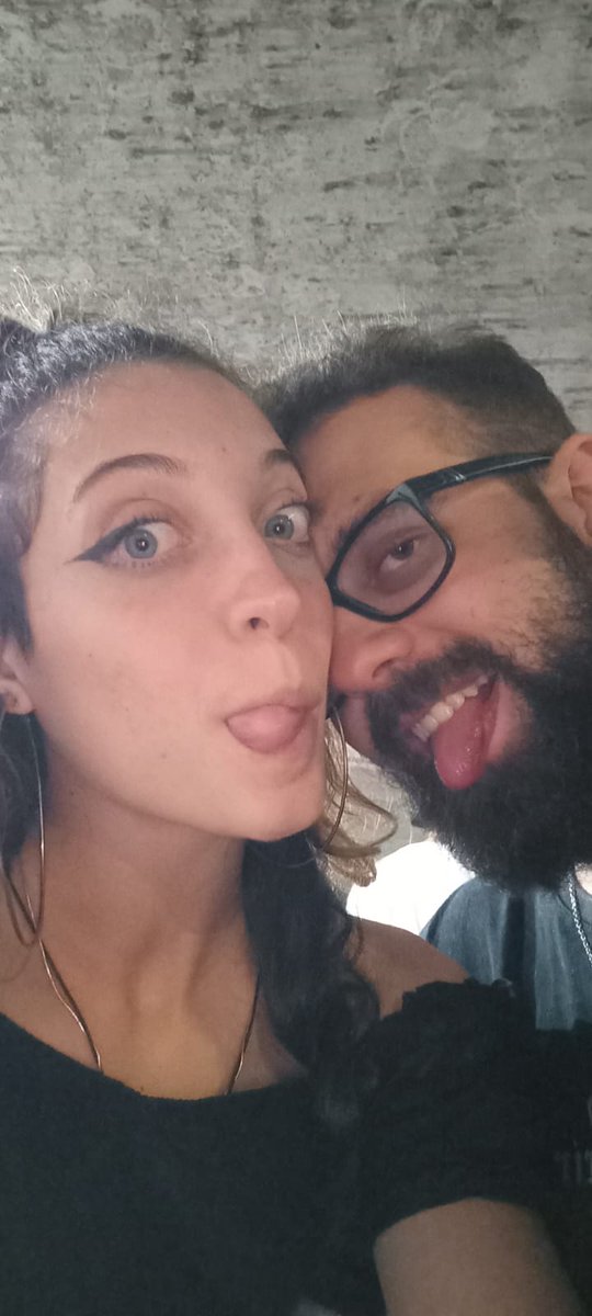 thesomora's tweet photo. É só um postzinho de apreciação à minha camaradinha, amigos, casal de bi comunista é o melhor tipo de casal que tem e o resto que se foda. Eu amo essa mulher. https://t.co/VKtTmIhUTO