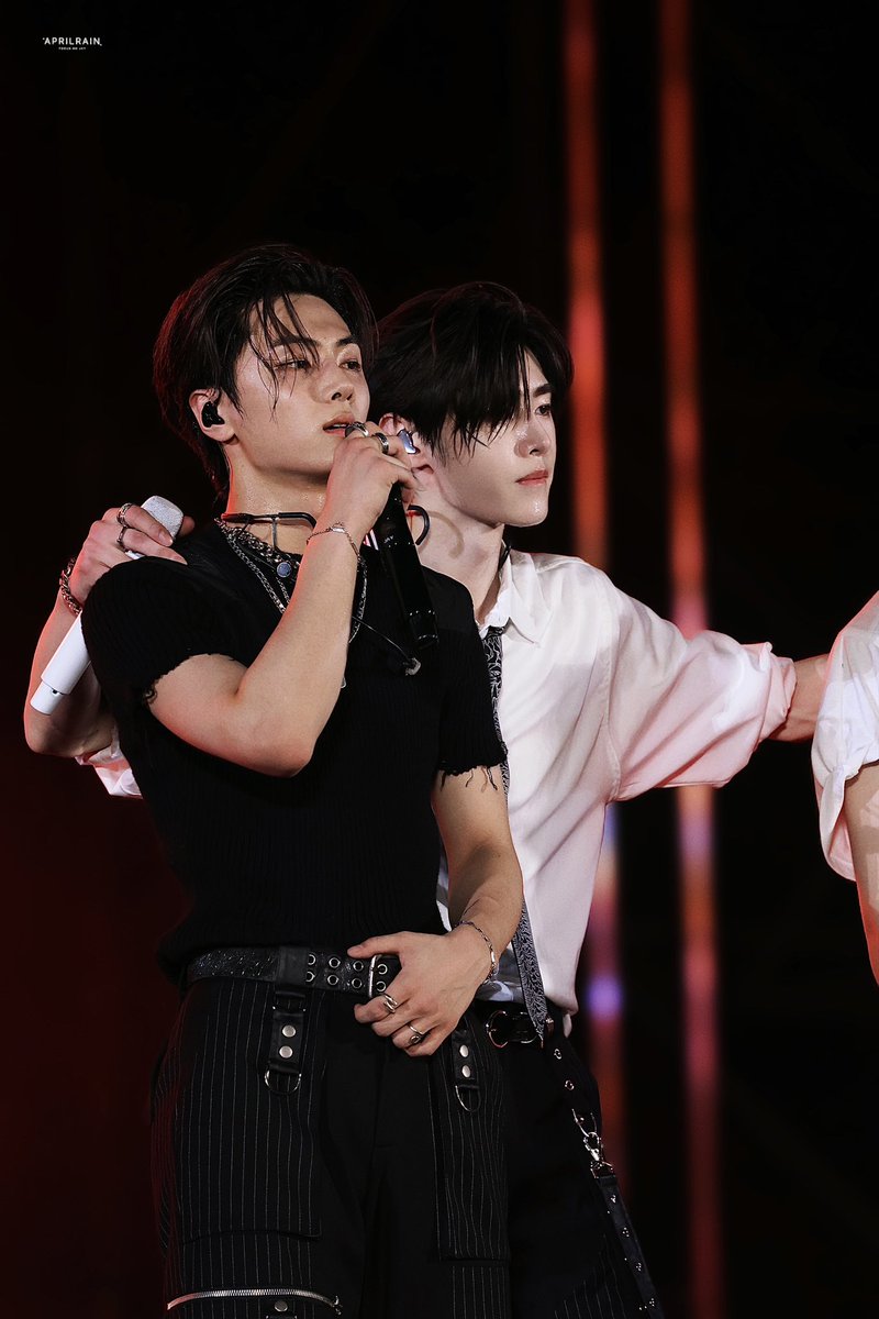 AprilRain_0420's tweet photo. 240413 GOLDEN WAVE IN TAIWAN

#제이 #ENHYPEN #엔하이픈 #Jay #ジェイ #엔하이픈 #エンハイプン https://t.co/tqV38kUcwX