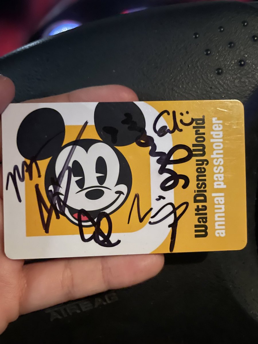 y’all i got my annual pass signed by all the band members tonight LMAO