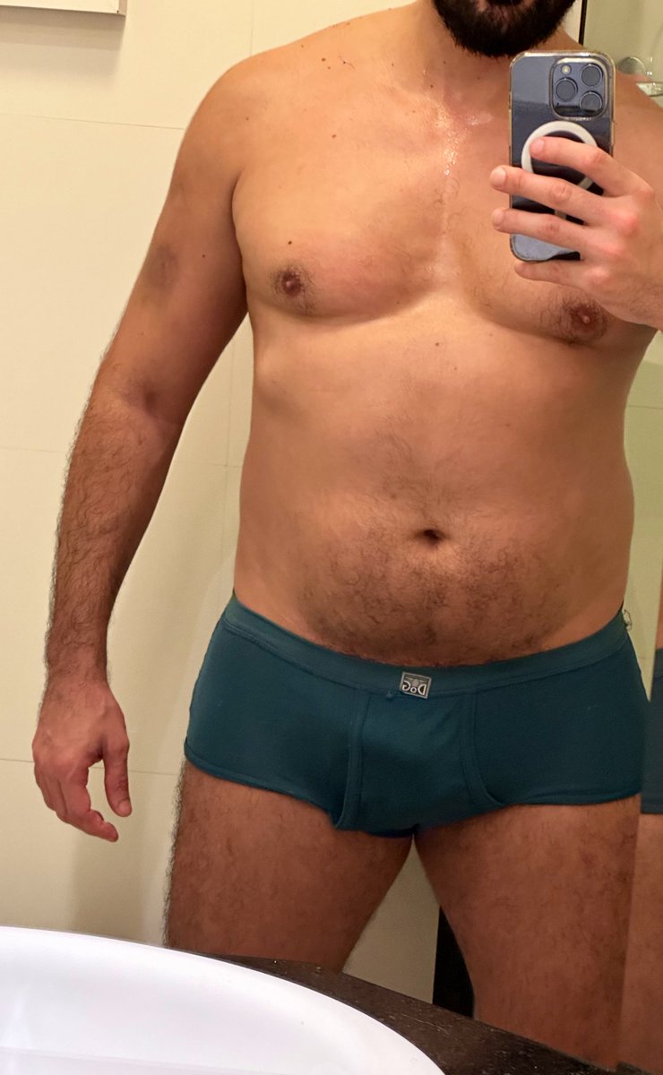 Boa noite filhões!!! Kd as putinhas do papai? Quais delas vai dar um agrado para o paizão? Chega na DM. 😜