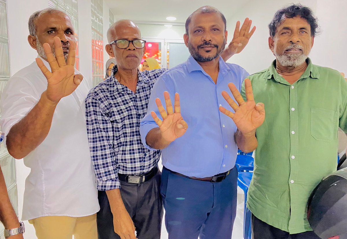 riyaz_fans's tweet photo. ފިސާރި ކެރިގެން މިފަ��ަރު ތަރައްޤީ ޔަގީން ކުރަން އަހުމަދު ރިޔާޒް އާއި އެކު!

އަލިފުޅުބޭ ، ރަސީދުބެ އަދި އިބުރޭބެމެން ތިބޫ ދޫކުރަަ ގޮތަކަށް ނޫން!  މިޔޯ ތަރައްޤީގެ ރާޑަރުގެ މެދަށް މިދާއިރާ އަރުވާފަހަރު !

4️⃣✅

#ahmedriyaz2024 #veymandoo #majilis2024 #DhiveheengeMajilis https://t.co/7bVrZPViFS