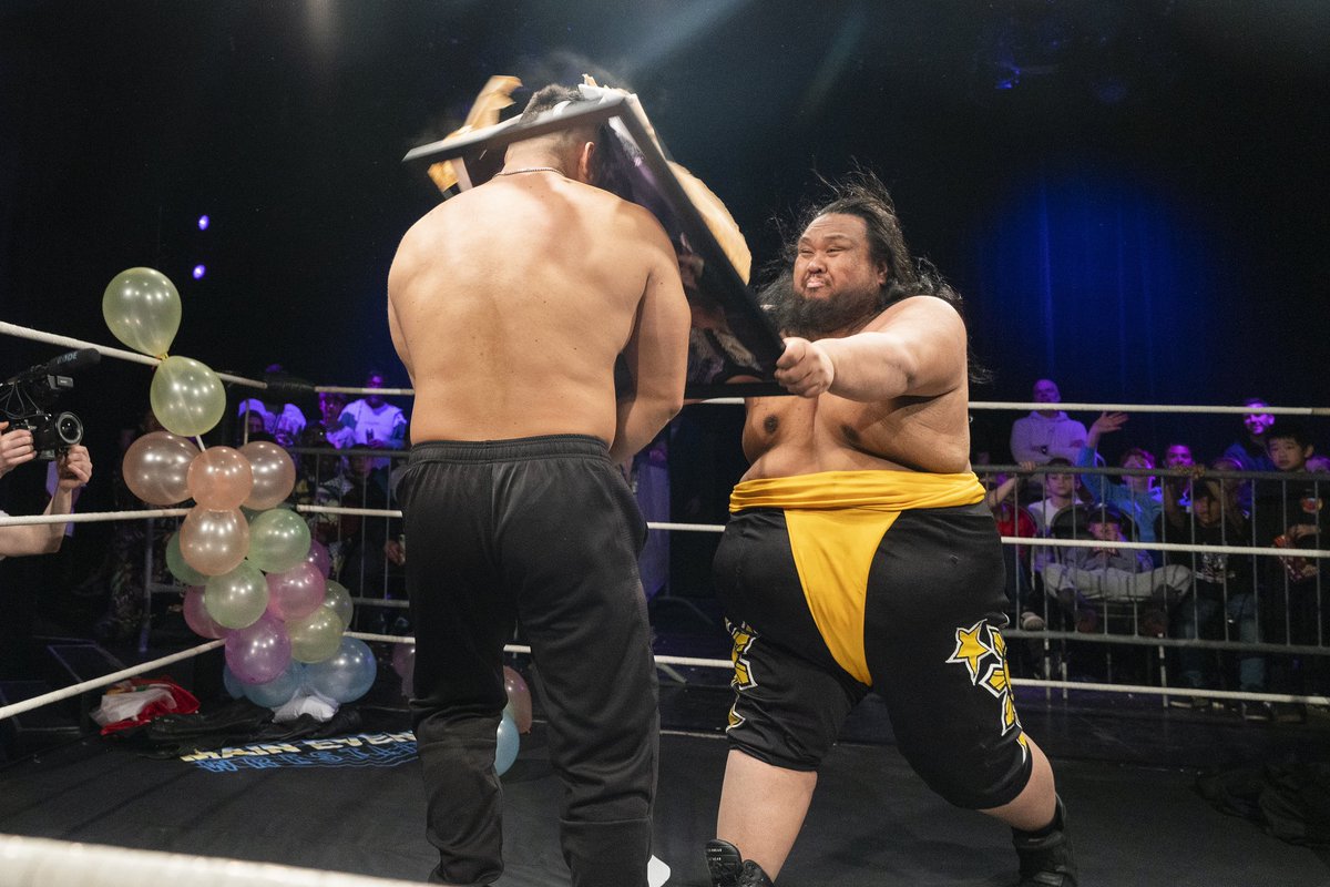 mewwrestling's tweet photo. The Championship Fiesta for @ELCHATOLIBRE abruptly took a frightful turn courtesy of @FALLAH1 https://t.co/de8P77eUHP