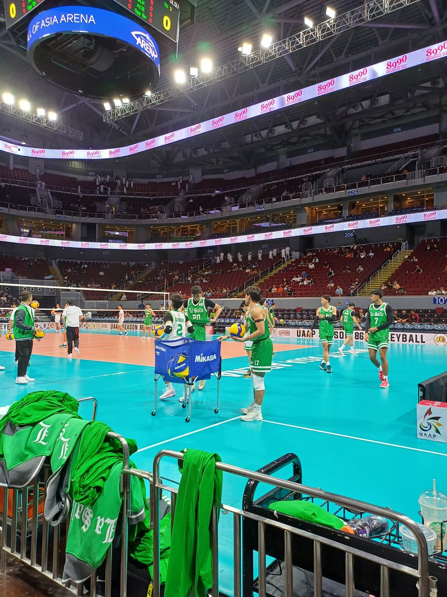 ColomaIsaacJeff's tweet photo. Photo reference of seats for #VNL2024 at MOA Arena a 🧵:

1: Patron Prem 116/118
- Behind the bench
- Closest to the players, sobrang lapit feel mo bench player ka na ganun
- Con: dahil matatangkad VNL players, di mo masyado mapapanuod game dahil mahaharangan ka ng players. https://t.co/mmMvMb0Prc