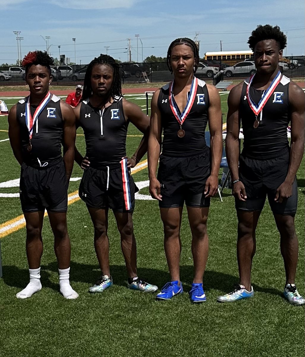 Sprint Relay got to the next foot race! Despite the result, we get another chance to put it together! @davonterobins14 @jdjr06 @Donivantorrez2 @CedricRoss_1  #AGTG #Regionals #ProudCoach #KeepSteppin 

@EHS_BoysTrack @EHS_FB_recruits @Estacado_Sports @AthleticsLISD