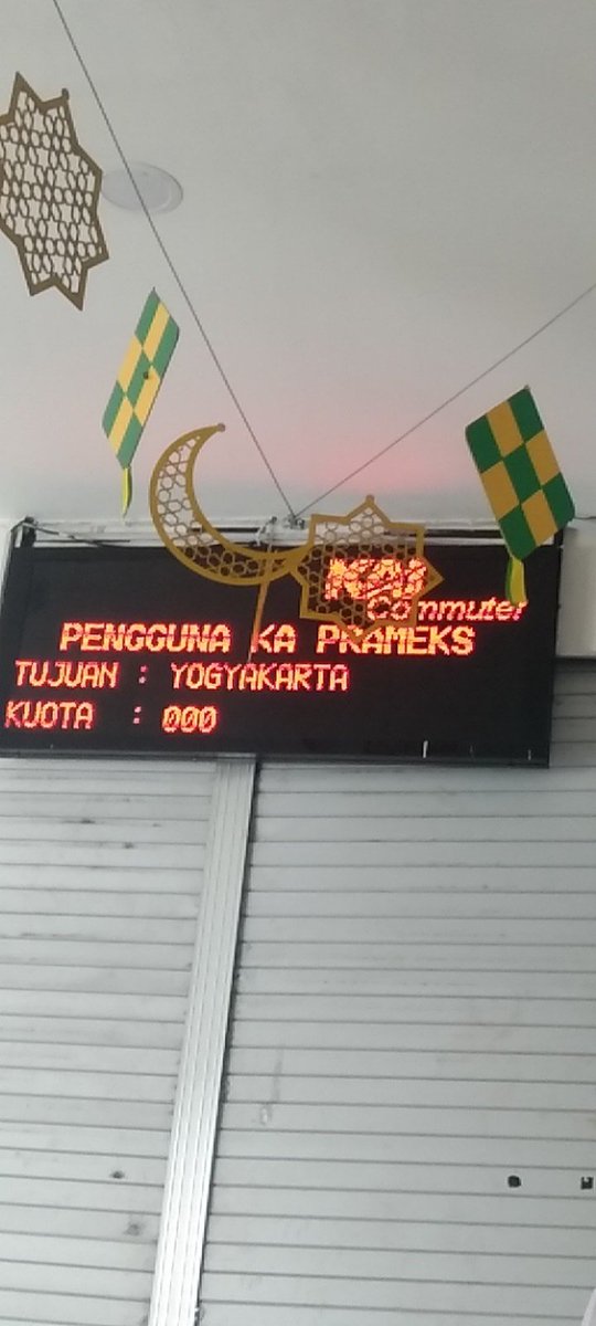 heyjohara's tweet photo. oke drama hari ini adalah gue harus nunggu kereta selanjutnya sampe jam 4... https://t.co/z0IRM3rfPV