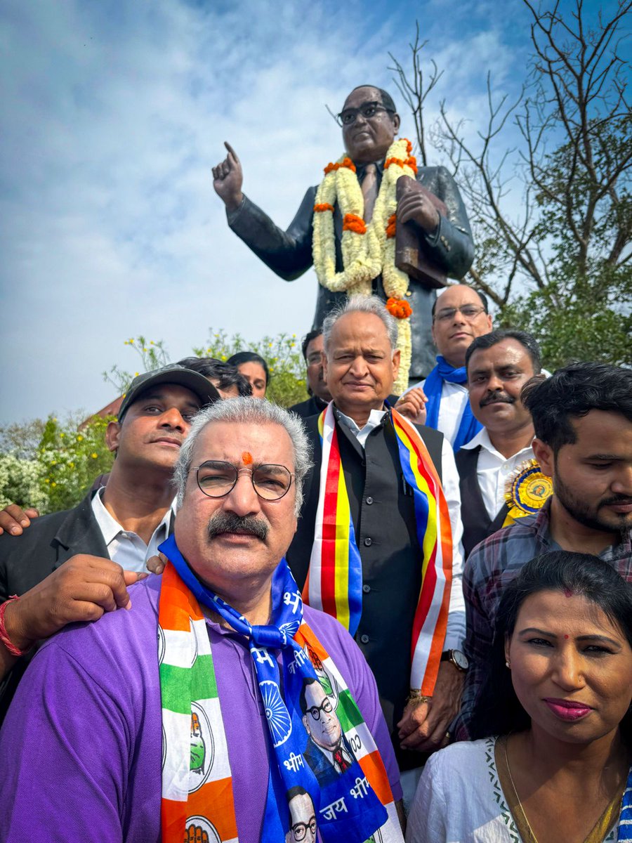 ashokgehlot51's tweet photo. "शिक्षित बनो, संघर्ष करो, संगठित रहो।"

आज संविधान शिल्पी भारतरत्न डॉ. भीमराव अंबेडकर जी की जयंती के अवसर पर उनकी प्रतिमा पर माल्यार्पण कर उन्हें स्मरण किया।

#AmbedkarJayanti https://t.co/4syyy94NZ0