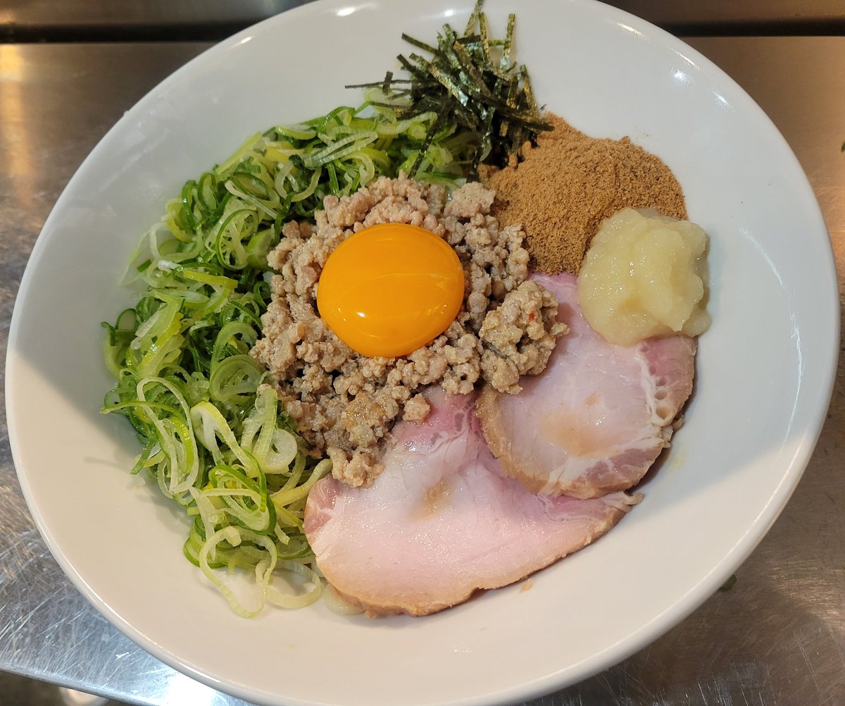 ramensirankedo's tweet photo. 14(日)
まぜそば残り1杯で終了てす。

らあめんはございますので宜しくお願いします https://t.co/h96gssjkuX