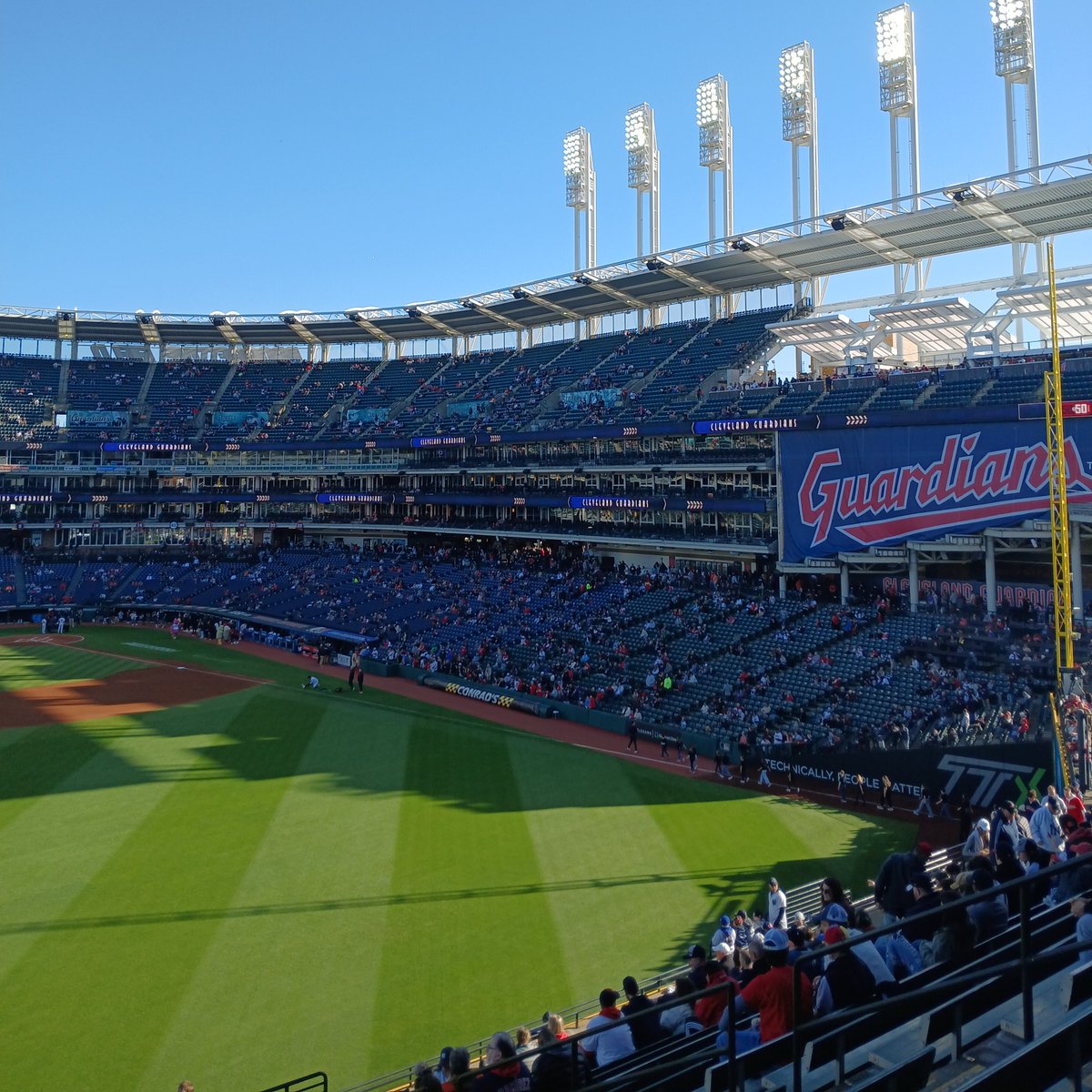 Saw the #Yankees beat the #Guardians 8-2 tonight. Buffalo fans behind me said they needed to see Juan Soto hit one out and he delivered!