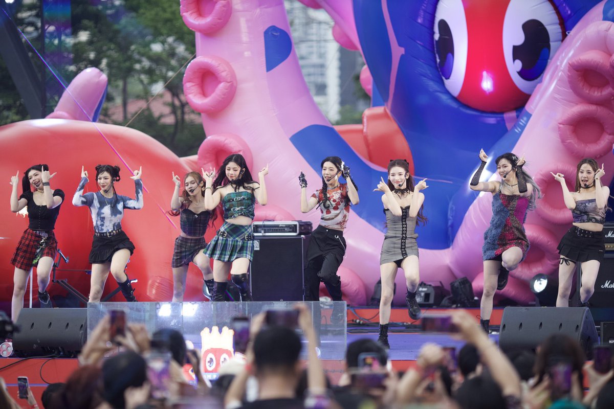 สยามพารากอน ยกขบวนศิลปิน Gen1es ผู้ชนะจาก CHUANG ASIA 2024 ประเดิมเวทีแจกความสดใสในเทศกาลมหาสงกรานต์ 13 เม.ย. 2567 ร่วมฟินกับ Have a Nice Day และ Klear

เพิ่มเติม📍facebook.com/share/8d5ZH6Va…

#SiamParagonxGen1es #Gen1es 
#SiamParagonSongkran2024
#HAVEANICEDAY_BAND
#Klearband