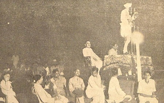 76 yrs Back , Same Day . Pandit Nehru at #Cuttack , outside Barabati Fort .