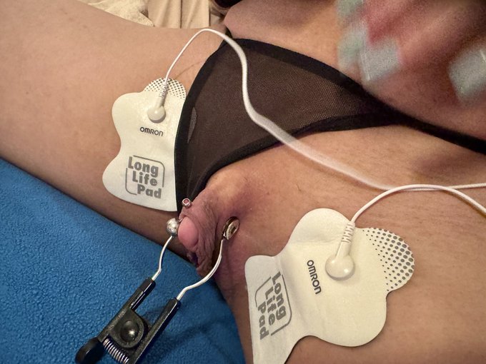 I&rsquo;m doing electrostim!  What are you doing tonight?   Pics please! (XXX to g-rated) https://t.co/InX
