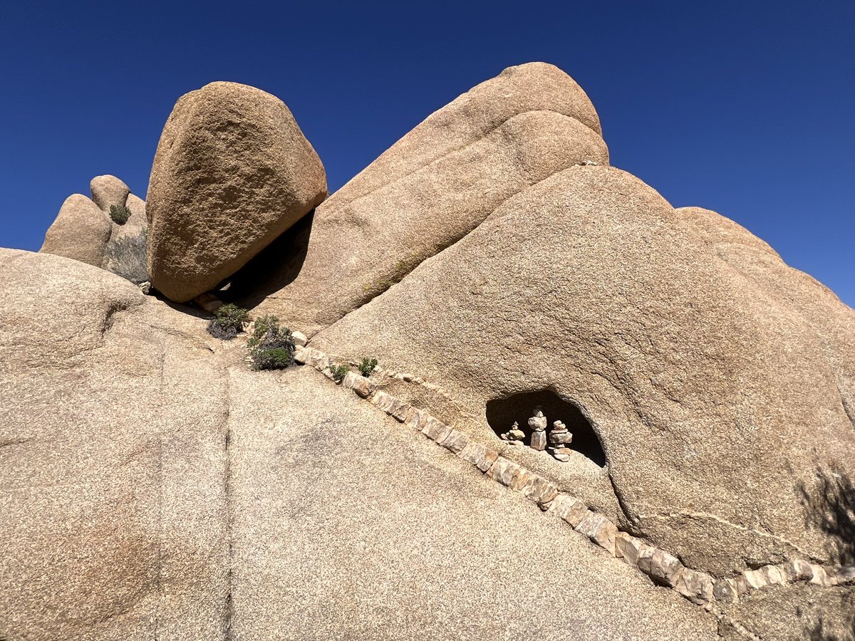Phaden14's tweet photo. All about rocks #JoshuaTreeNP https://t.co/LeVidgkriz