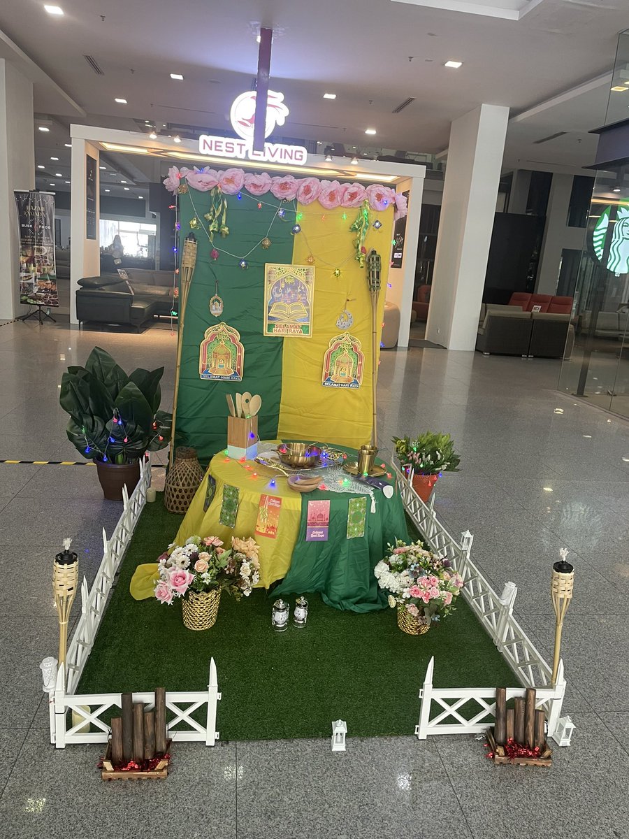 dinkckm's tweet photo. Hahahahahahha

Ni hiasan sempena raya ke tempat bomoh2 mintak no ekor? 🤣 https://t.co/4VNIcE3gbT