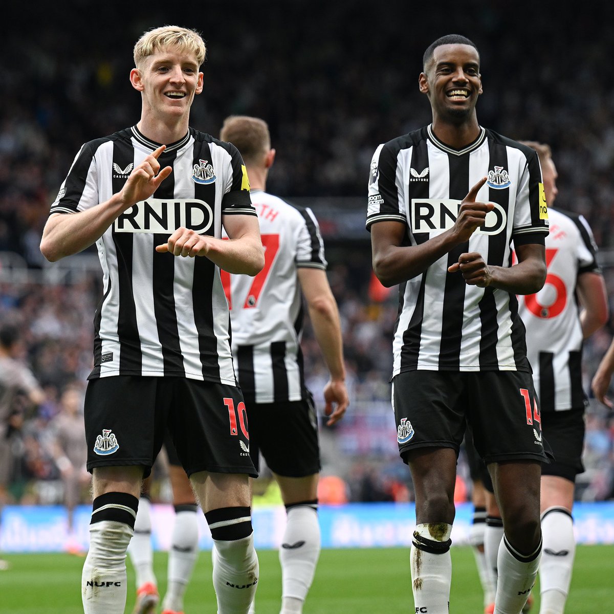 Premier League'in 33. haftasında Newcastle United, Tottenham'ı 4-0'lık skorla mağlup etti. ⚽️30' Alexander Isak ⚽️32' Anthony Gordon ⚽️50' Alexander Isak ⚽️87' Fabian Schar