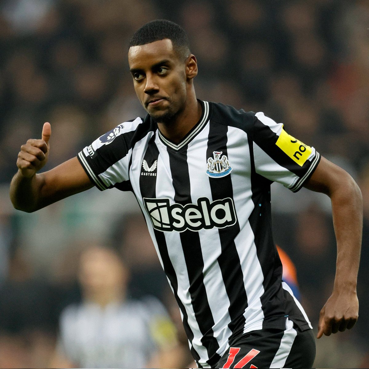 Alexander Isak, Alan Shearer'ın 2003-04 sezonundaki performansından bu yana Newcastle United'da bir sezonda resmi maçlarda 20'den fazla gol atan ilk futbolcu oldu.