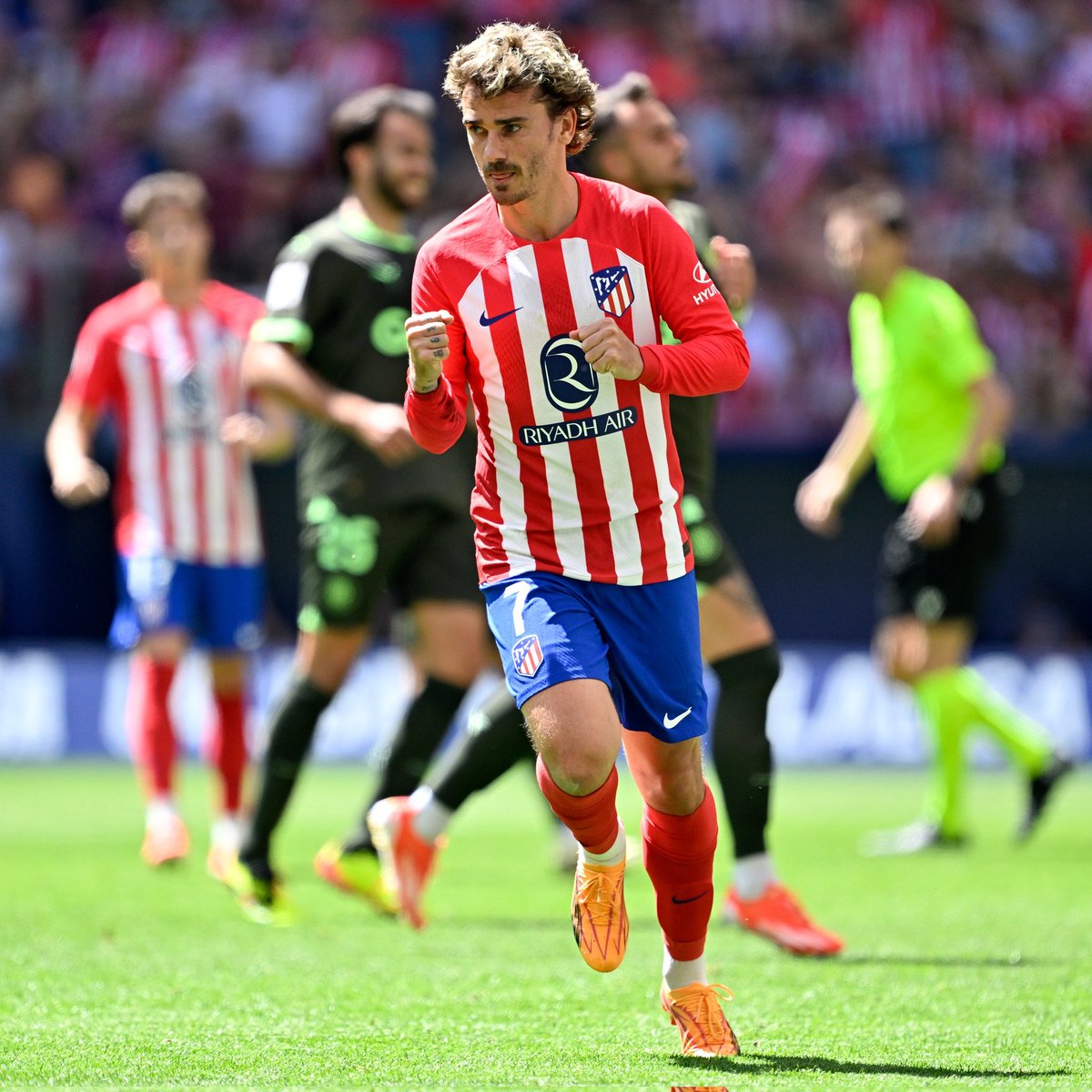 LALIGA'nın 31. haftasında Atletico Madrid, sahasında Girona'yı 3-1 mağlup etti. ⚽️ 4' Dovbyk ⚽️ 34' Griezmann (P) ⚽️ 45+6' Correa ⚽️ 50' Griezmann