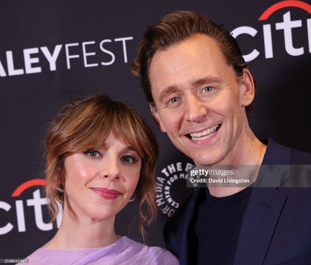 TomHidFansLATAM's tweet photo. ¡Estos dos son una bomba estando juntos!
Más de Tom junto a Sophia la noche de hoy en la alfombra roja de el Ppaley Fest en Los Angeles.
📸 : David Livingston.
#tomhiddleston #sophiadimartino #PpaleyFest #Loki #LokiSeries #LokiWednesdays #godofmischief #LokiSeason2 https://t.co/VwkH3d8WpU