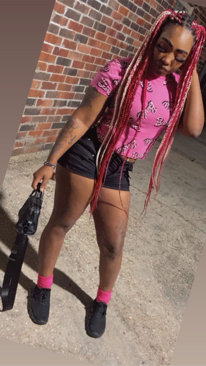 _KallMeKrazee's tweet photo. Hood Barbie 💕
#cheap #makeitlookgood #bowbow #milf #baddie https://t.co/JVxHouu1Vp