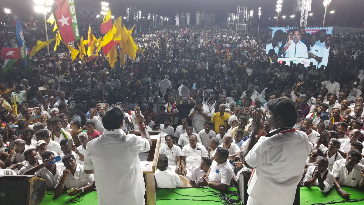 AIADMKOfficial's tweet photo. 19.04.2024 அன்று நடைபெற உள்��� நாடாளுமன்ற மக்களவைப் பொதுத் தேர்தலையொட்டி, மாண்புமிகு கழகப் பொது செயலாளர் 'புரட்சித் தமிழர்' திரு. @EPSTamilNadu அவர்கள், நேற்று 13.4.2024 சனிக் கிழமை), பெரம்பலூர் நாடாளுமன்றத் தொகுதிக்கு உட்பட்ட துறையூர் பைபாஸில் நடைபெற்ற தேர்தல் பிரச்சாரப் பொதுக்கூட்டத்தில், பெரம்பலூர் தொகுதி கழக வேட்பாளர் திரு. N.D. சந்திரமோகன் அவர்களுக்கு, 'இரட்டை இலை சி��்னத்தில் வாக்களித்து, அவரை மகத்தான வெற்றி பெறச் செய்திடுமாறு தேர்தல் பிரச்சாரம் மேற்கொண்டார்.
#வெல்லட்டும்_இரட்டைஇலை 
1(3)