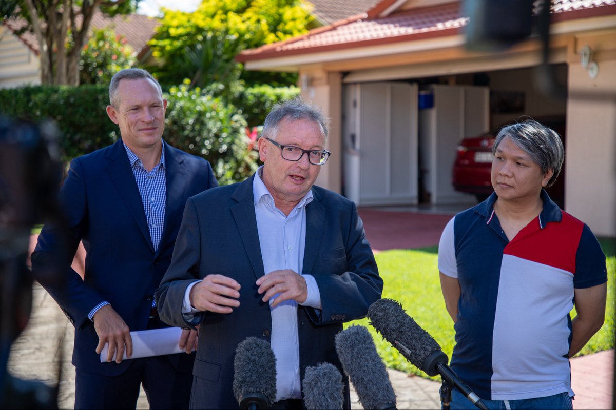 Honoured to stand with Queensland Energy Minister @MickdeBrenni to announce massive expansion of Queensland Battery Booster Program.