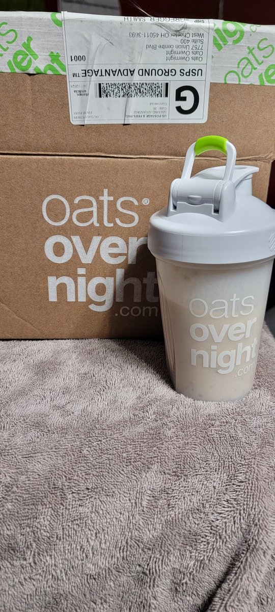 gmsmith24's tweet photo. After months and months of constant social media ads, I received my case of @oatsovernight. I bought like 25 bags of oats and 2 different types of milk to try them with. Saturday night April 13th they went into the fridge. Sunday morning we see what happens. https://t.co/m0pq2pr1tC