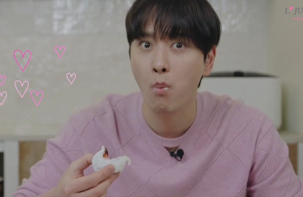 ✨️Chansung savoring every bite photo dump✨️